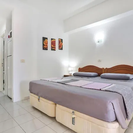 Amplio Estudio Los Cristianos, Piscina Climatizada, Wi-fi, Aire Acondicionado - Es-347-25 شقة
